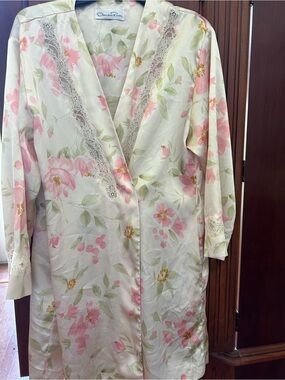 Vintage Oscar de la Renta Pink Floral Satin Robe with Lace Trim Small/Medium